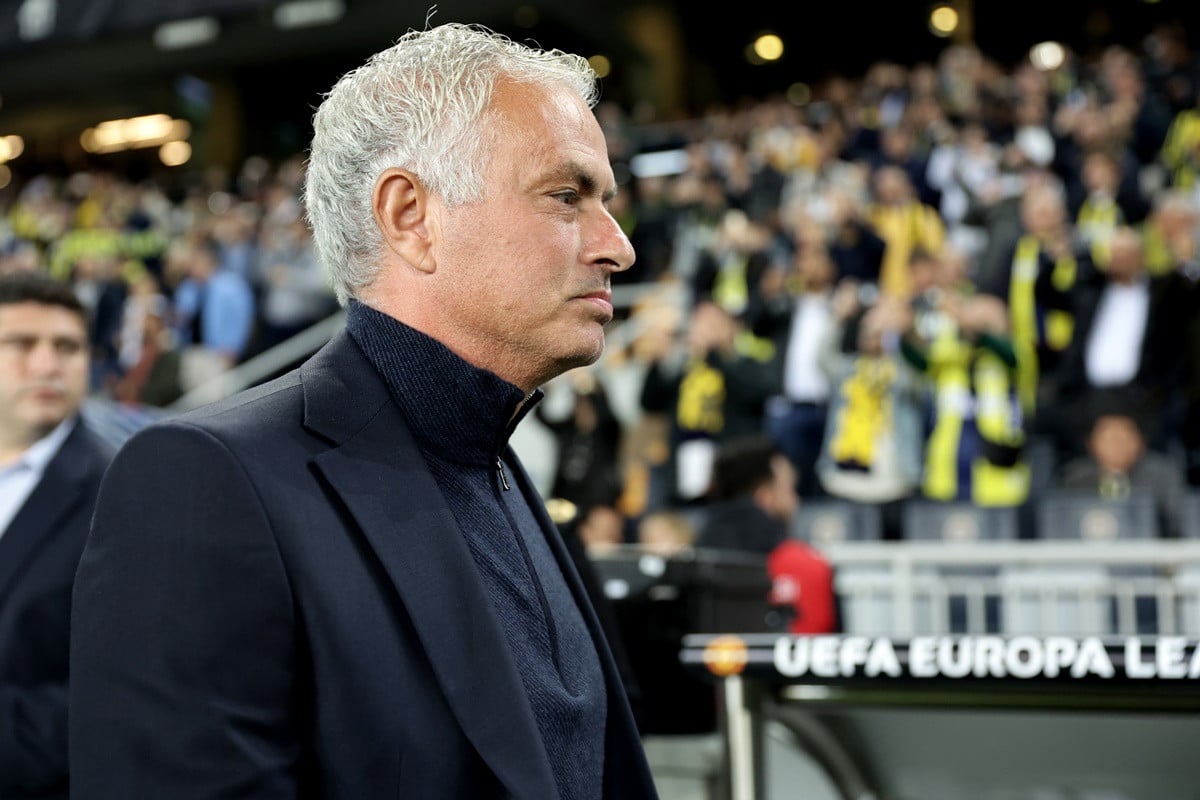 Stiže ponuda u Fenerbahče - Jose Mourinho pakuje kofere i preuzima klub iz engleske Premier lige? Stiže ponuda u Fenerbahče - Jose Mourinho pakuje kofere i preuzima klub iz engleske Premier lige?