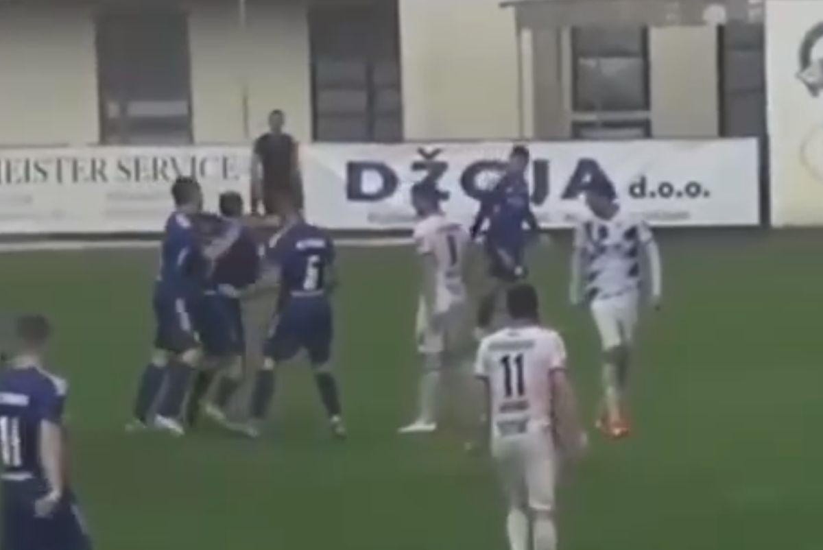 Pojavio se video nokauta sudije sa Prve lige FBiH na derbiju Druge lige Sjever Pojavio se video nokauta sudije sa Prve lige FBiH na derbiju Druge lige Sjever