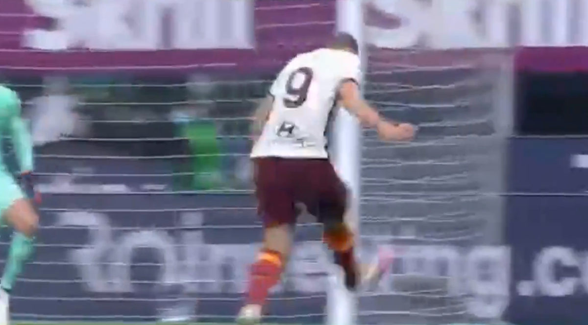 Malo je nedostajalo da Džeko opet pogodi protiv Milana Malo je nedostajalo da Džeko opet pogodi protiv Milana
