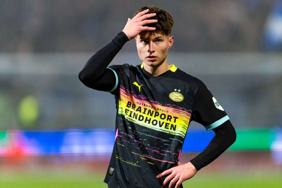 Na semaforu 95. minuta, navijači slave pobjedu, a onda je golman šokirao Bajraktarevića i PSV! Na semaforu 95. minuta, navijači slave pobjedu, a onda je golman šokirao Bajraktarevića i PSV!