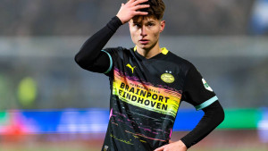Na semaforu 95. minuta, navijači slave pobjedu, a onda je golman šokirao Bajraktarevića i PSV!