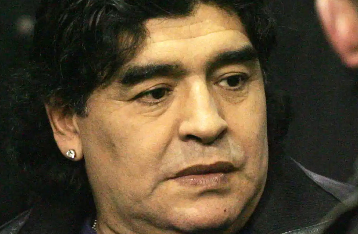 Maradonu su bili sahranili, a on se javio: 'Ovdje Diego. Znam da mrtvi ne govore, ali...' Maradonu su bili sahranili, a on se javio: 'Ovdje Diego. Znam da mrtvi ne govore, ali...'