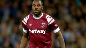 Čovjek se "prepolovio": Michail Antonio se oglasio i pokazao kako izgleda nakon teške nesreće