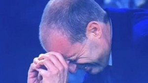 Na šta je spao velikan? Trener plače i moli da protivnik ne zabije gol, pao je i na koljena