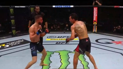 Fenomenalne borbe na prvom UFC događaju godine: Holloway brutalno prebio Kattara