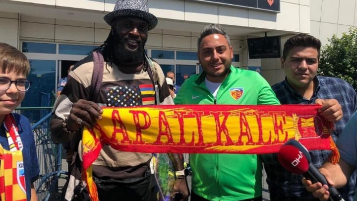 Emmanuel Adebayor potpisuje za Kayserispor