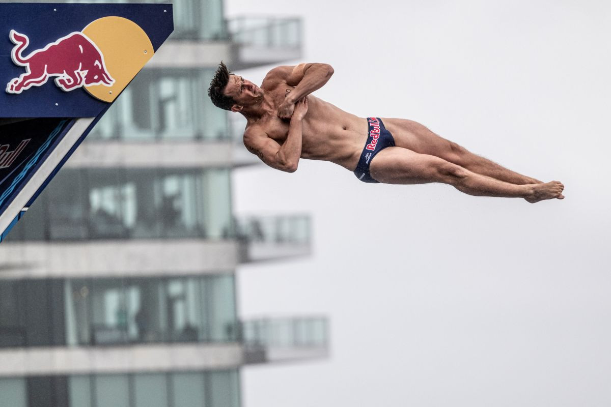 Popović i Iffland dominantni na otvaranju cliff diving sezone