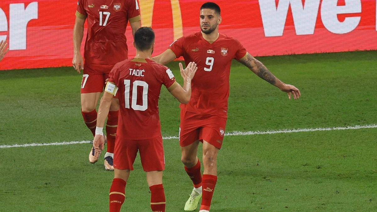 Iskusni reprezentativac Srbije pravi transfer karijere: Zaigrat će za Manchester United? Iskusni reprezentativac Srbije pravi transfer karijere: Zaigrat će za Manchester United?
