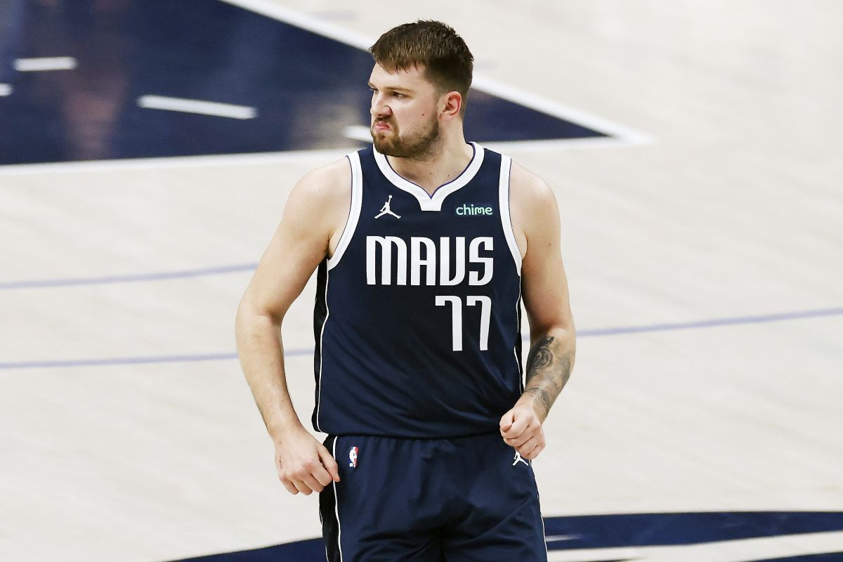 Novinar otkrio: "LeBron nije znao šta se sprema, a Luka je još uvijek zapanjen svim što se dogodilo" Novinar otkrio: "LeBron nije znao šta se sprema, a Luka je još uvijek zapanjen svim što se dogodilo"