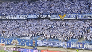 Došli i "zabranjeni": 30.000 ljudi u bijelom se pripremilo za Srbe, poruka na hrvatskom je...