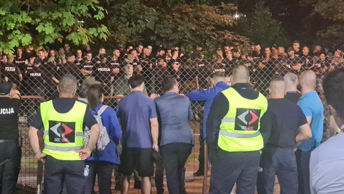 Džeko, Kolašinac i Misimović na raportu kod navijača ispred stadiona