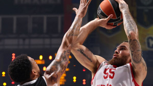 Pionir se zaledio, a svijet ostao u nevjerici: Mike James je pogodio najteži šut u karijeri