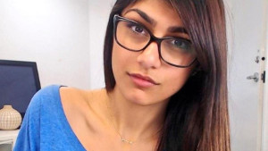Mia Khalifa tvrdi da navija za West Ham, sada je noć provela na kultnom stadionu daleko od Londona