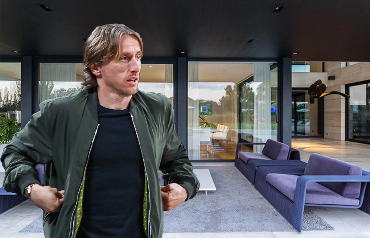 Modrić organizovao večeru za sve osim za toksičnog igrača Reala: "Svi dođite, ali njega ne zovite!" Modrić organizovao večeru za sve osim za toksičnog igrača Reala: "Svi dođite, ali njega ne zovite!"