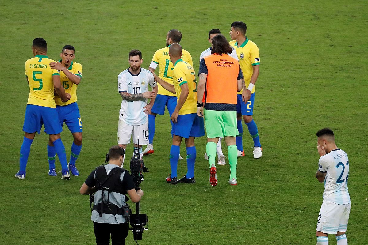Zvijezde Brazila su čekale kraj Copa Americe pa redom odgovarale Messiju!