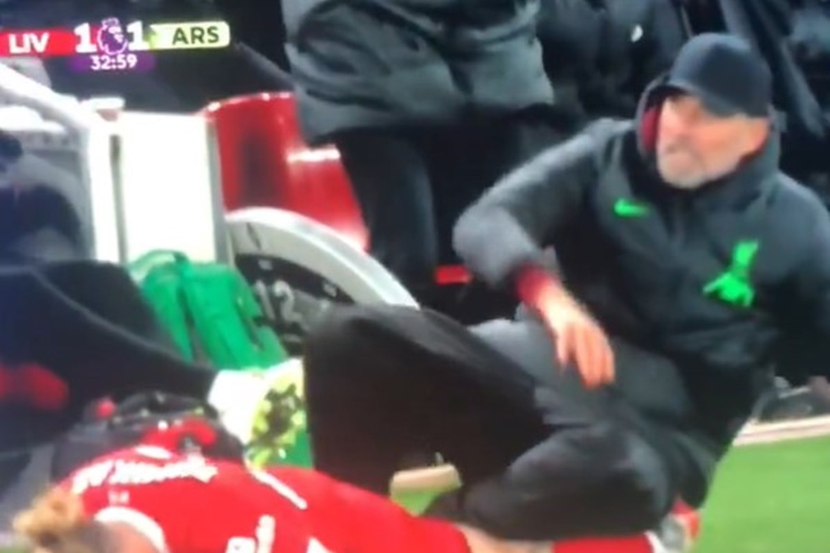 Smijeh na Anfieldu: Na podu završio Jurgen Klopp nakon jednog duela u njegovoj blizini