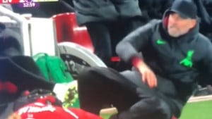 Smijeh na Anfieldu: Na podu završio Jurgen Klopp nakon jednog duela u njegovoj blizini