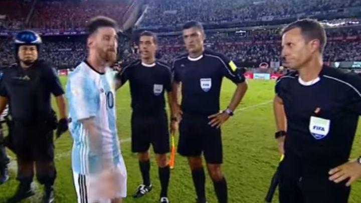Messi nije želio da se rukuje sa pomoćnim sudijom