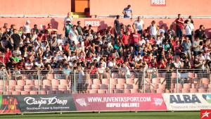 "Hoćemo pobjedu" odjekuje zeničkim stadionom, publika još uvijek pristiže