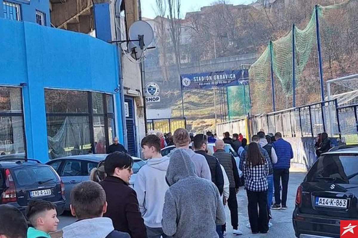 Ogromno interesovanje za meč Željezničara i Kopera: Počela prodaja ulaznica, veliki red na Grbavici Ogromno interesovanje za meč Željezničara i Kopera: Počela prodaja ulaznica, veliki red na Grbavici