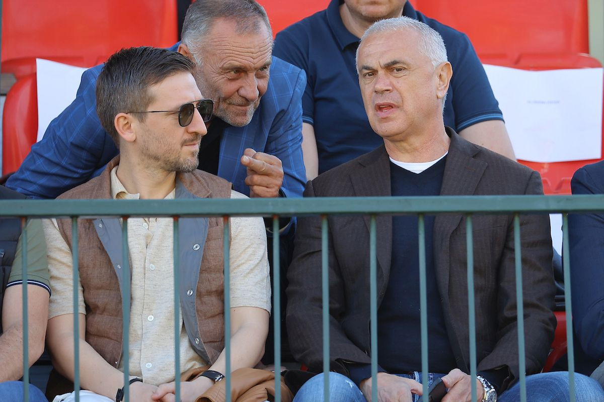 Zvezdan Terzić i Marko Marin na nezapamćen način najavili dolazak fudbalske ikone u Crvenu zvezdu Zvezdan Terzić i Marko Marin na nezapamćen način najavili dolazak fudbalske ikone u Crvenu zvezdu