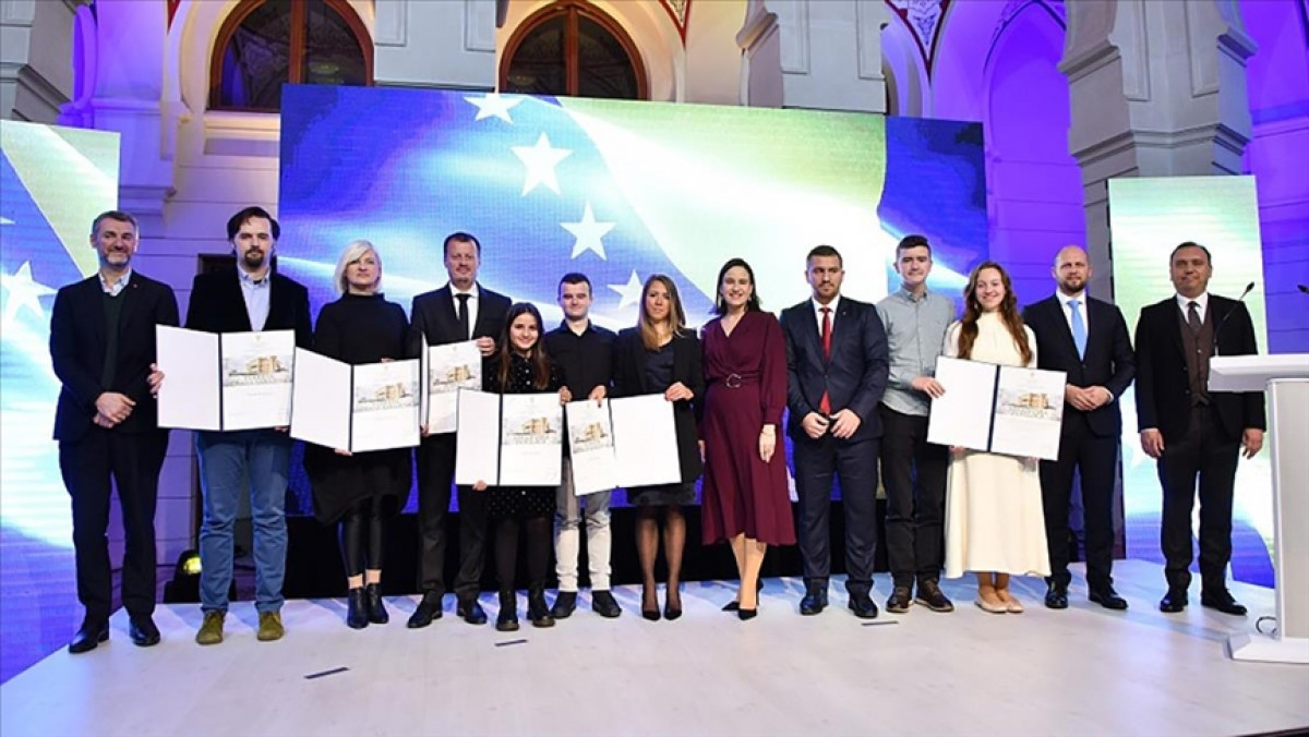 Lana Pudar i Lejla Njemčević dobitnice "Plakete Grada Sarajeva" Lana Pudar i Lejla Njemčević dobitnice "Plakete Grada Sarajeva"