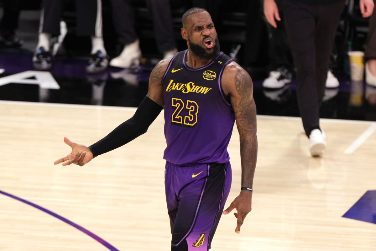 LeBron James žestoko napao novinara koji ga je optužio: "Ti j**eni lažove" LeBron James žestoko napao novinara koji ga je optužio: "Ti j**eni lažove"