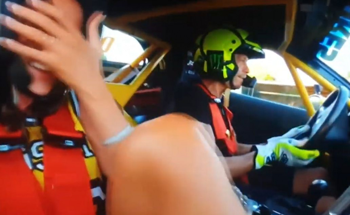 Valentino Rossi u automobilu provozao djevojku: Mamma mia, kakva glupost!