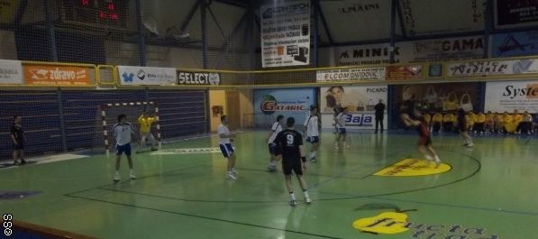 Zeničani slavili u Derventi Zeničani slavili u Derventi