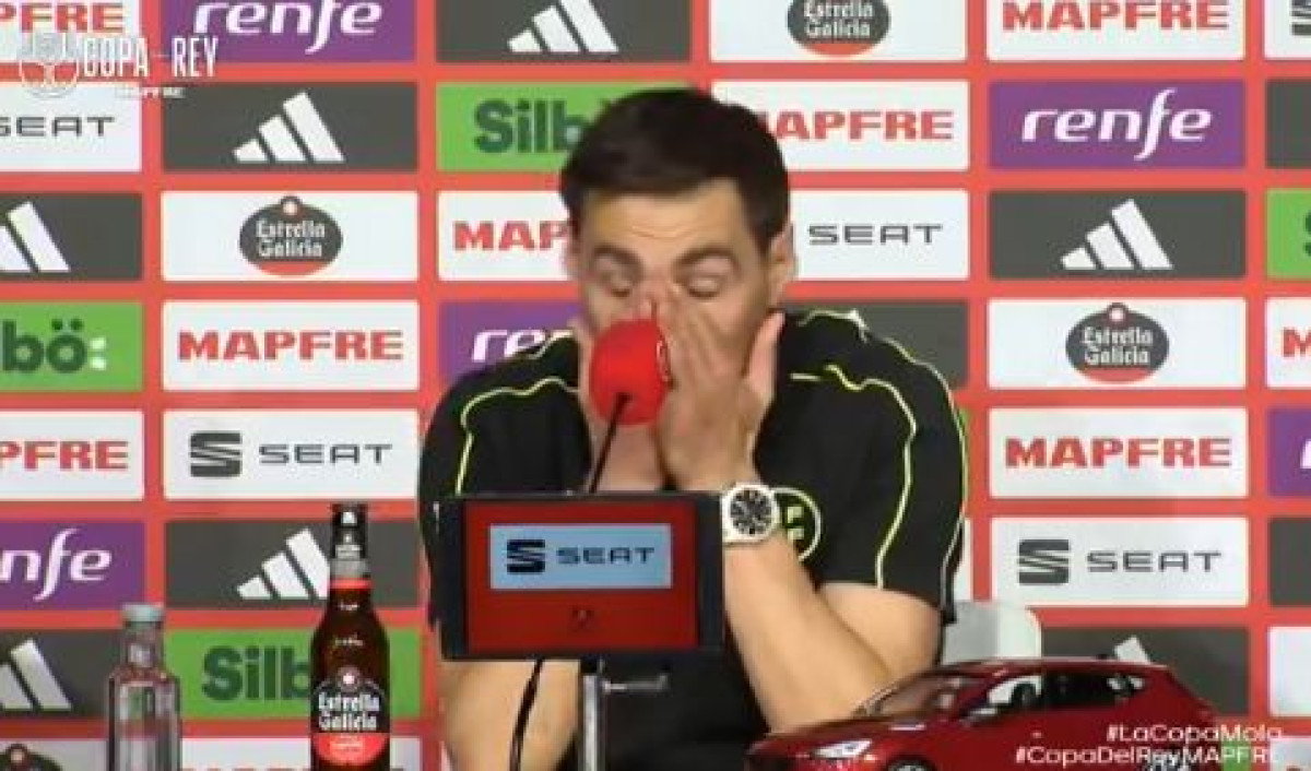 Sutra sudi El Clasico, a danas zaplakao pred kamerama: "Teško je kada vam sin dođe iz škole..." Sutra sudi El Clasico, a danas zaplakao pred kamerama: "Teško je kada vam sin dođe iz škole..."