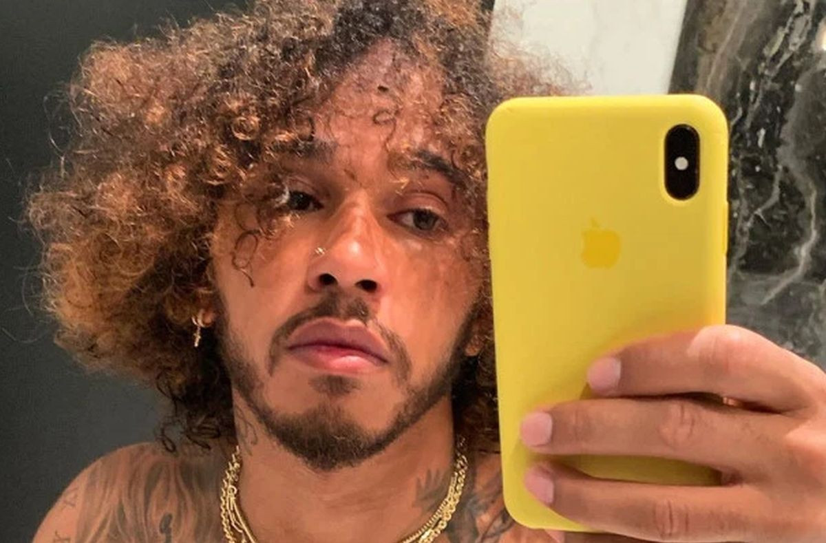 Hamilton objavio fotografiju s novom frizurom i ostavio u čudu fanove širom svijeta