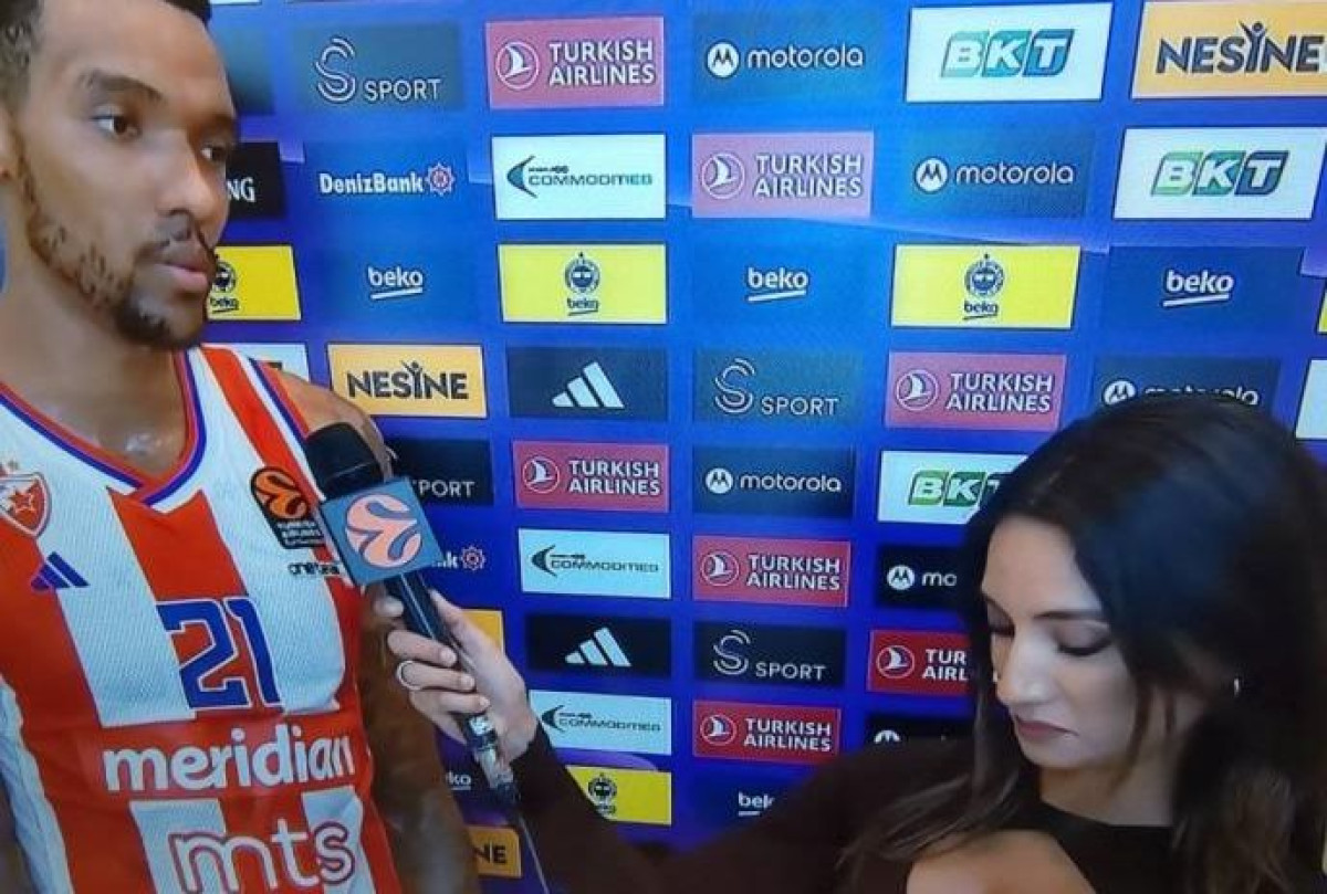 Dekolte turske novinarke do ludila doveo košarkaša Zvezde, i sama je vidjela gdje Bolomboy gleda Dekolte turske novinarke do ludila doveo košarkaša Zvezde, i sama je vidjela gdje Bolomboy gleda