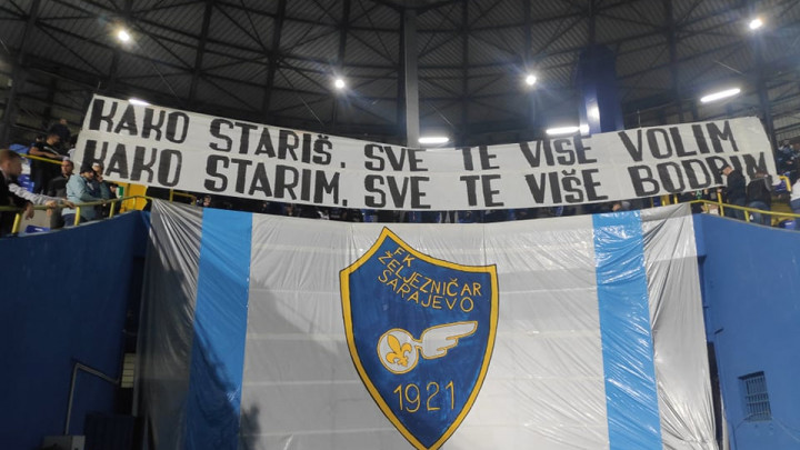 Manijaci sa sjeverne tribine prate večerašnji meč: "Kako stariš, sve te više volim..."