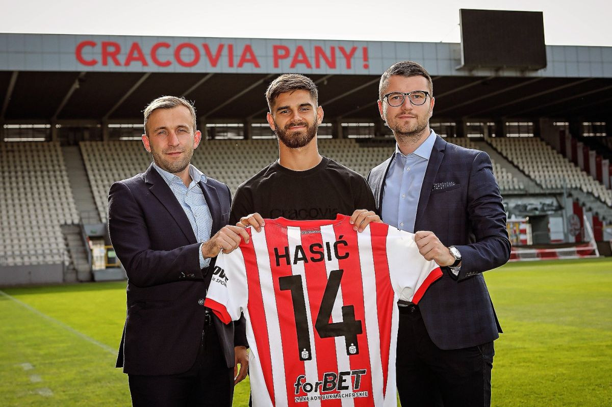 Ajdin Hasić ima novi klub, potpisao je do 2027. godine! Ajdin Hasić ima novi klub, potpisao je do 2027. godine!