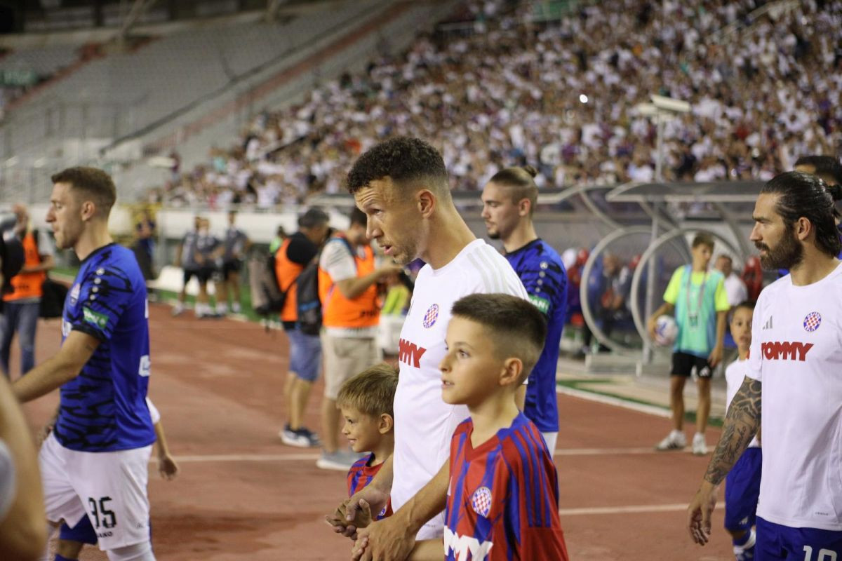 Perišića kao da je neko prokleo: Zbog bizarnog razloga bi mu mogao propasti prelazak u PSV