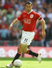 Owen dva, Giggs tri, United osam