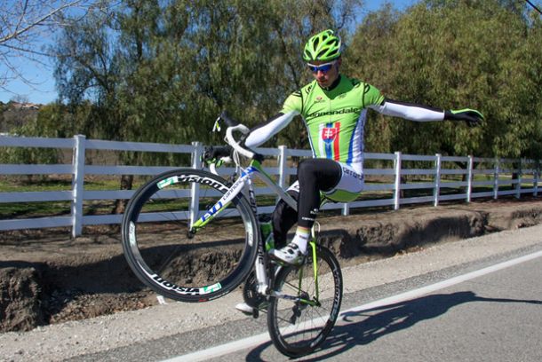 Slovački biciklista izvodio akrobacije u toku trke