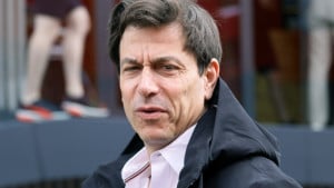 Toto Wolff pod velikim pritiskom sada dobio jasne upute: "Uzmi telefon i nazovi ga"