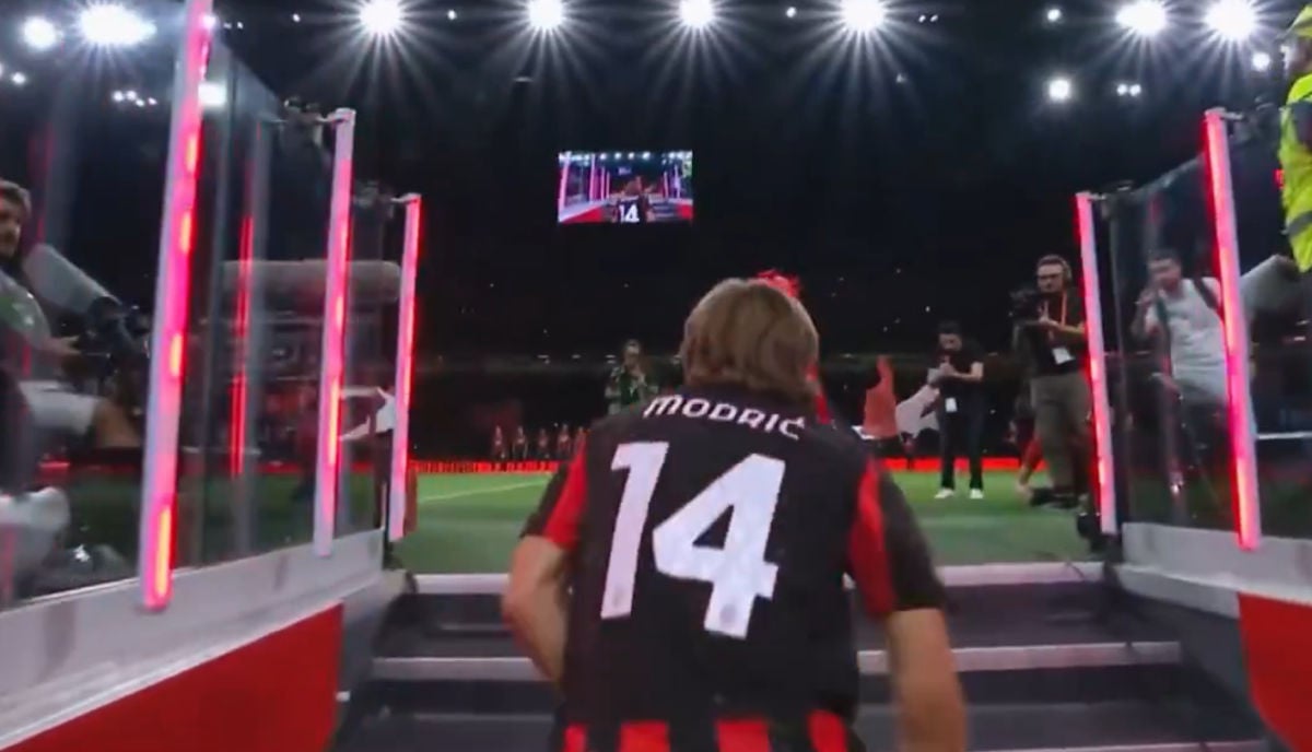 Kako čovjeku oči da ne zasuze! Modrić je izašao iz tunela, ugledao 70.000 na tribinama, a zatim... Kako čovjeku oči da ne zasuze! Modrić je izašao iz tunela, ugledao 70.000 na tribinama, a zatim...