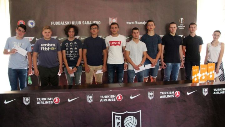 FK Sarajevo uručio sezonske ulaznice najboljim učenicima