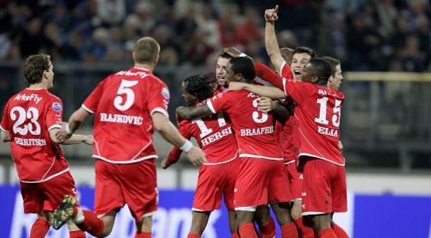 Twente ponovo lider, Waalwijku pripao derbi začelja