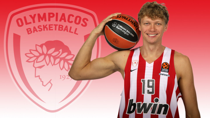 Mindaugas Kuzminskas na izlaznim vratima Olympiakosa