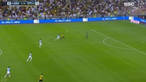 U S. Arabiji postignut gol o kojem priča svijet: S 25 metara matirao golmana i to udarcem glavom!