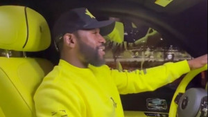 Floyd Mayweather ne zna šta će s parama, pa se odlučio 'ukrasiti' automobil