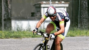 Kaciga se prepolovila: Italijanski biciklista preminuo nakon što se zabio u betonski stub