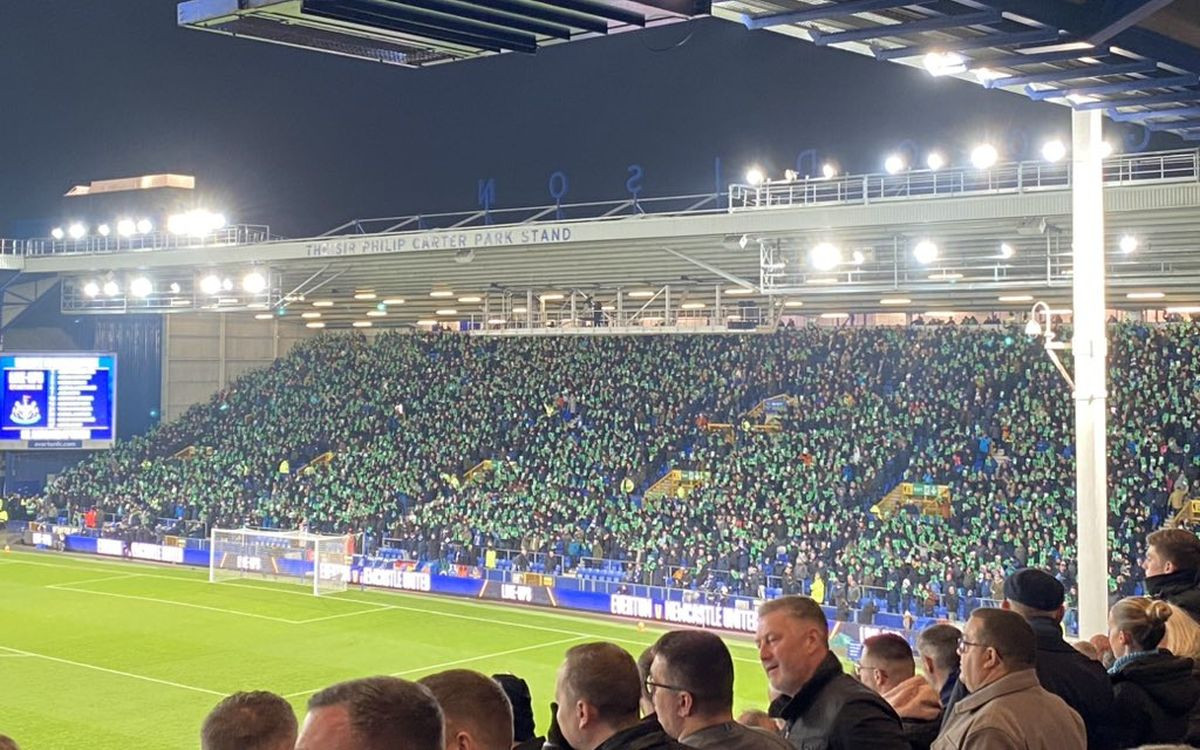 Kultni stadion i hiljade navijača sa zelenim kartonima: Nije koreografija, već nešto potpuno drugo