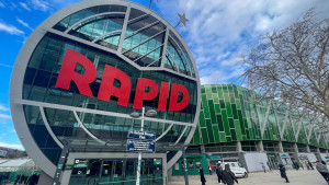 Navijači Borca uprkos zabrani došli u Beč pa napadnuti ispred stadiona!