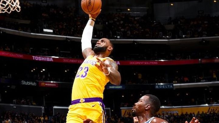 LeBron završio posao na parketu, pa u svlačionici gledao bivši tim