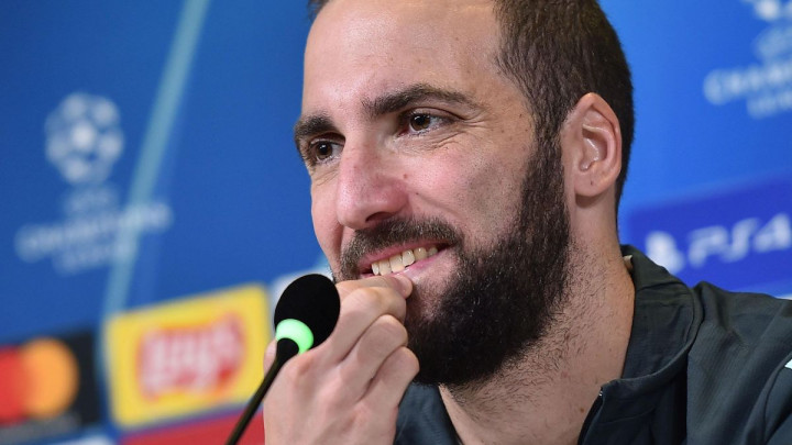 Navijači Juventusa u šoku kada su vidjeli koliko se Higuain udebljao: "Izgleda kao Tony Soprano"