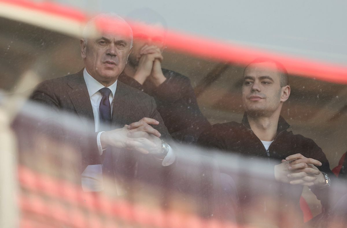 Nova muljaža porodice Terzić: Sin tatu spasi milionima, a tata iskoristi Crvenu zvezdu da sinu... Nova muljaža porodice Terzić: Sin tatu spasi milionima, a tata iskoristi Crvenu zvezdu da sinu...
